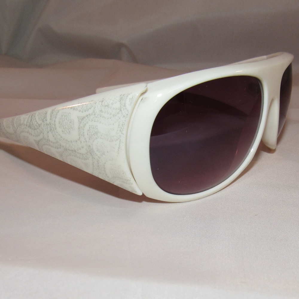 Fancy White Sunglasses Wide Temple Arm NEW - Picture 5 of 5
